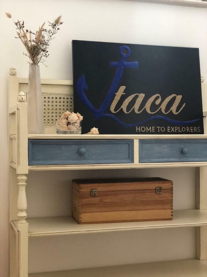 Itaca Home To Explorers In Полиняно а Маре Екстериор снимка